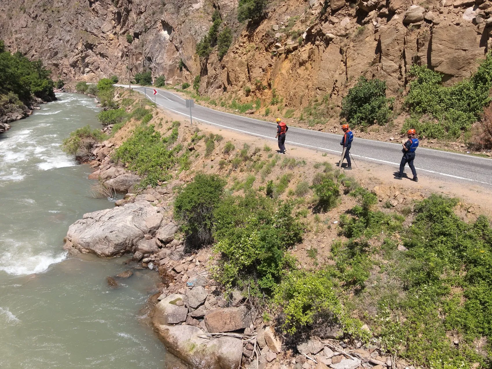 Artvin’de dereye uçan araçtaki baba ve oğul 9 gündür aranıyor
