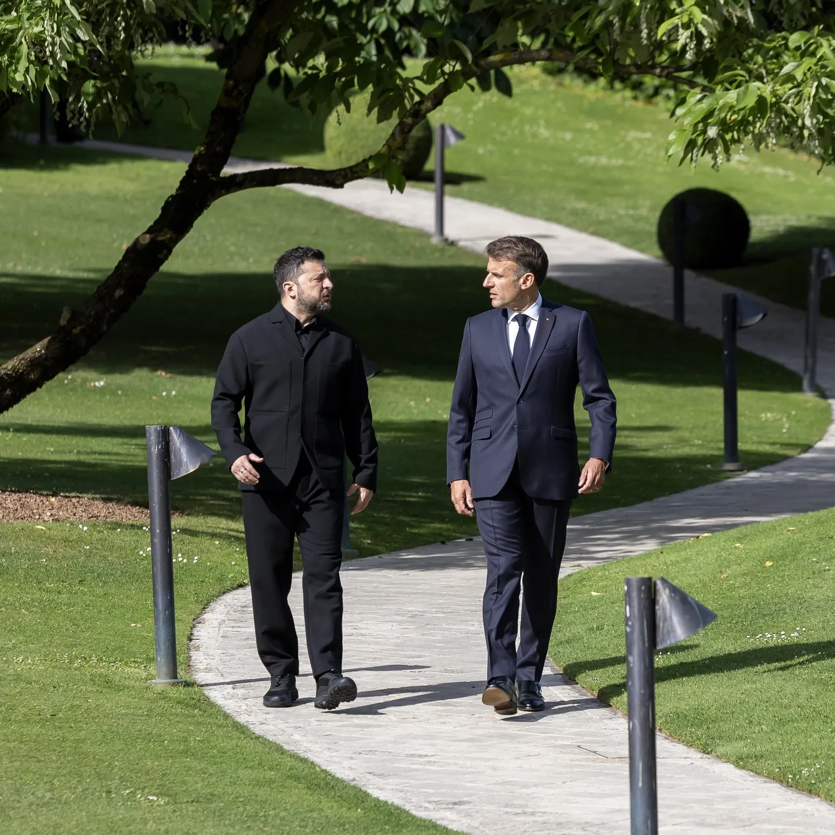 Zelenskiy G7 Zirvesi’nde Trump ve Macron ile masaya oturdu