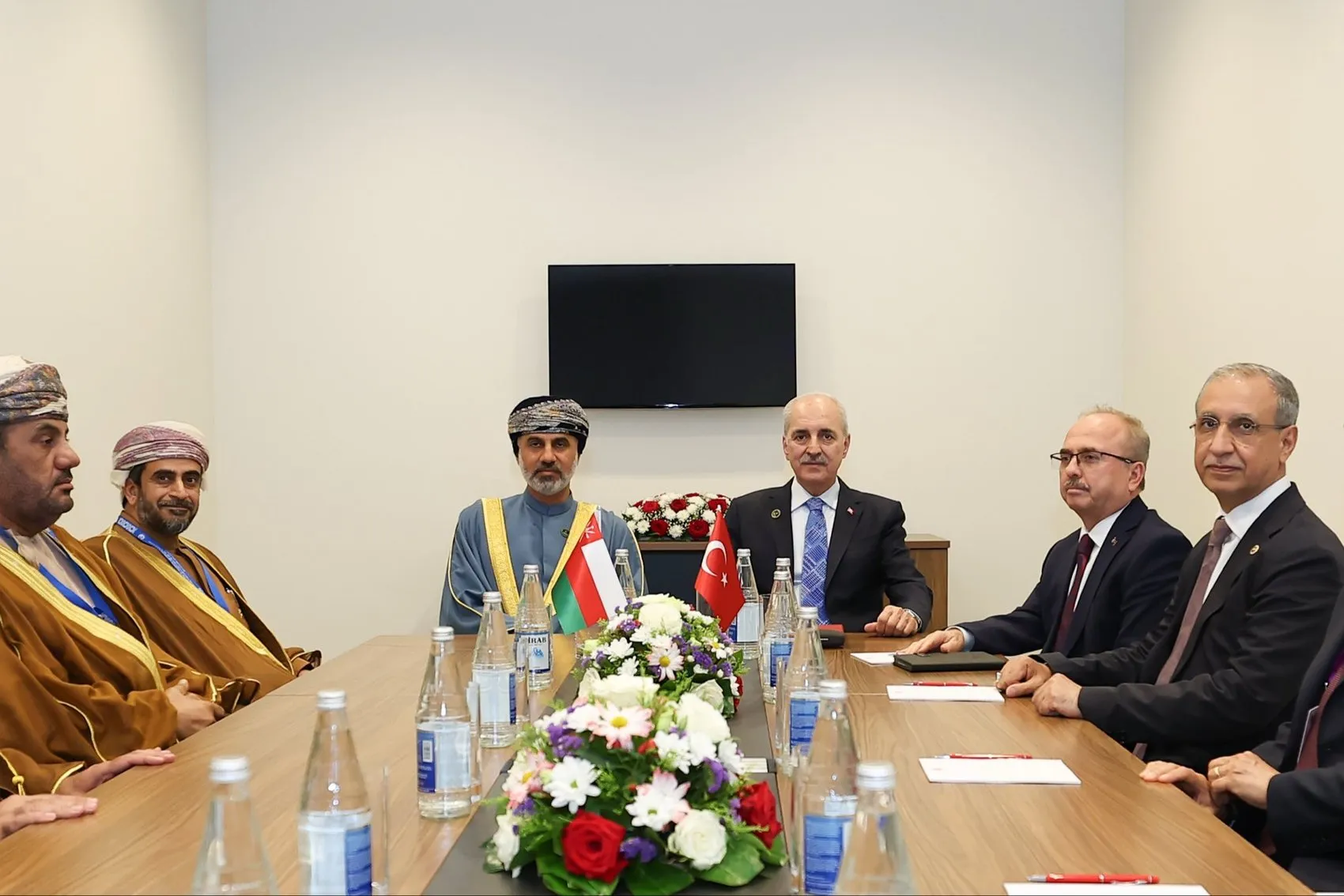 Kurtulmuş Bakü'de Umman Meclis Başkanı ile stratejik iş birliğini konuştu