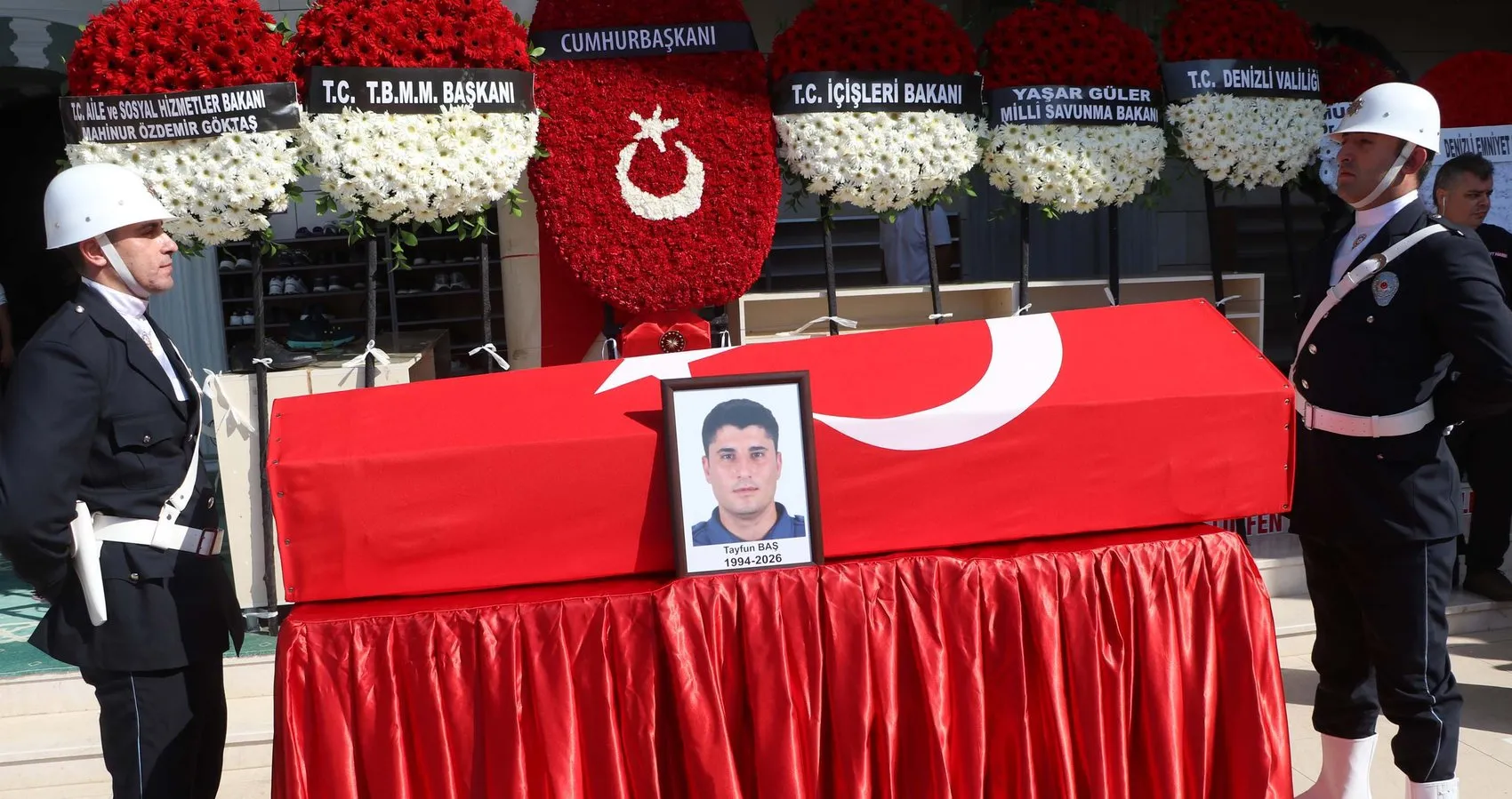 Muğla'da şehit düşen polis memuru Tayfun Baş son yolculuğuna uğurlandı