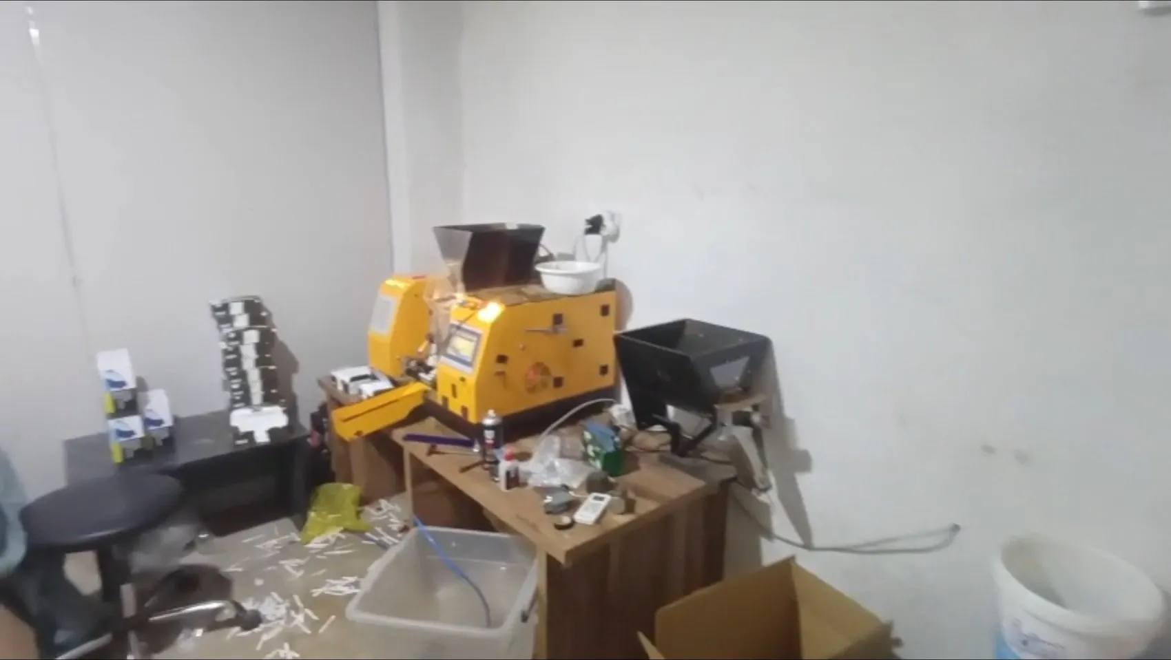 Bursa'da kaçak sigara imalathanelerine baskın