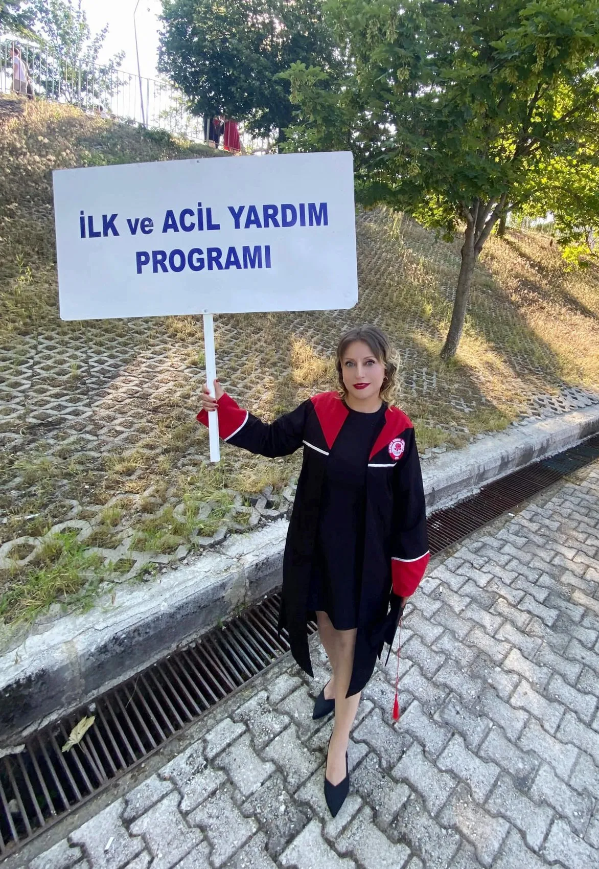 Ortaokulda yarım kalan hayalini 42 yaşında kızıyla gerçekleştirdi