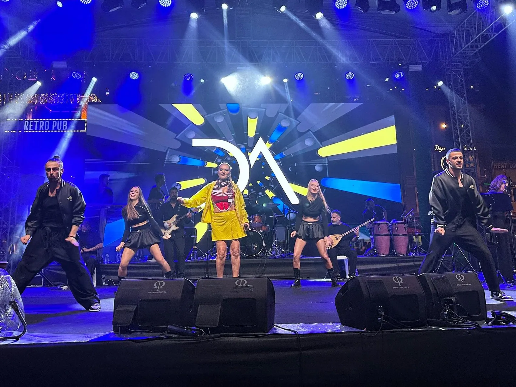 Bandırma’da şampiyonluk coşkusu Demet Akalın konseriyle zirveye ulaştı