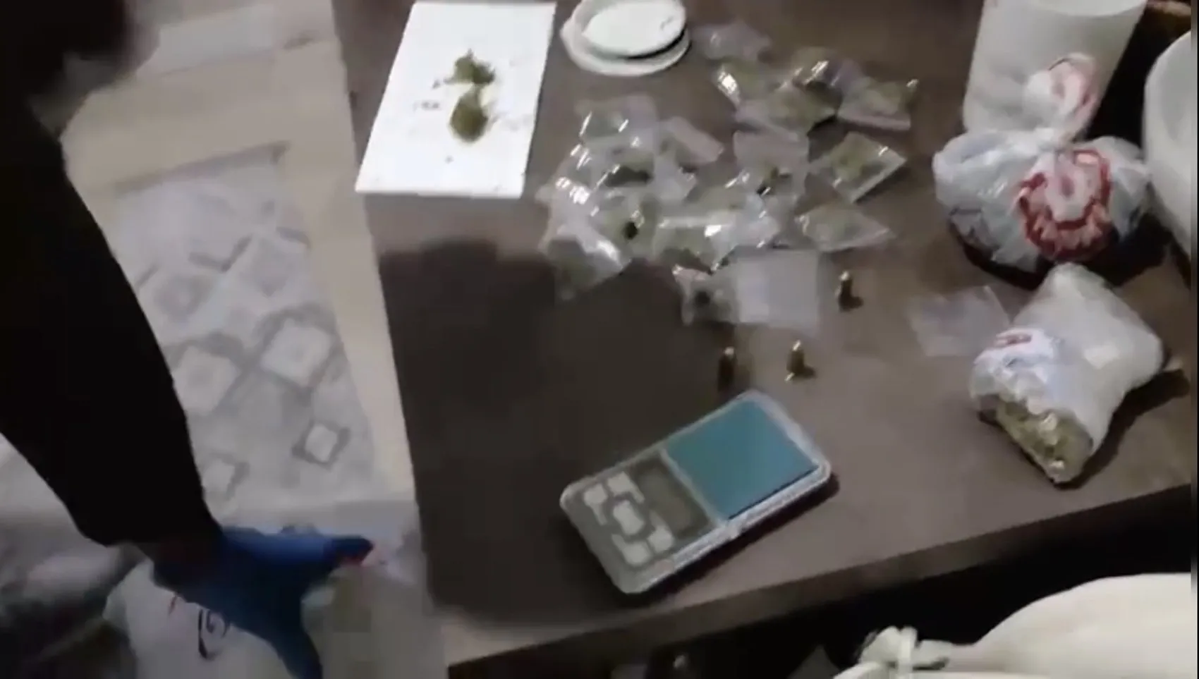 Kağıthane’de aile evi maskesiyle uyuşturucu ve silah deposu kurmuşlar