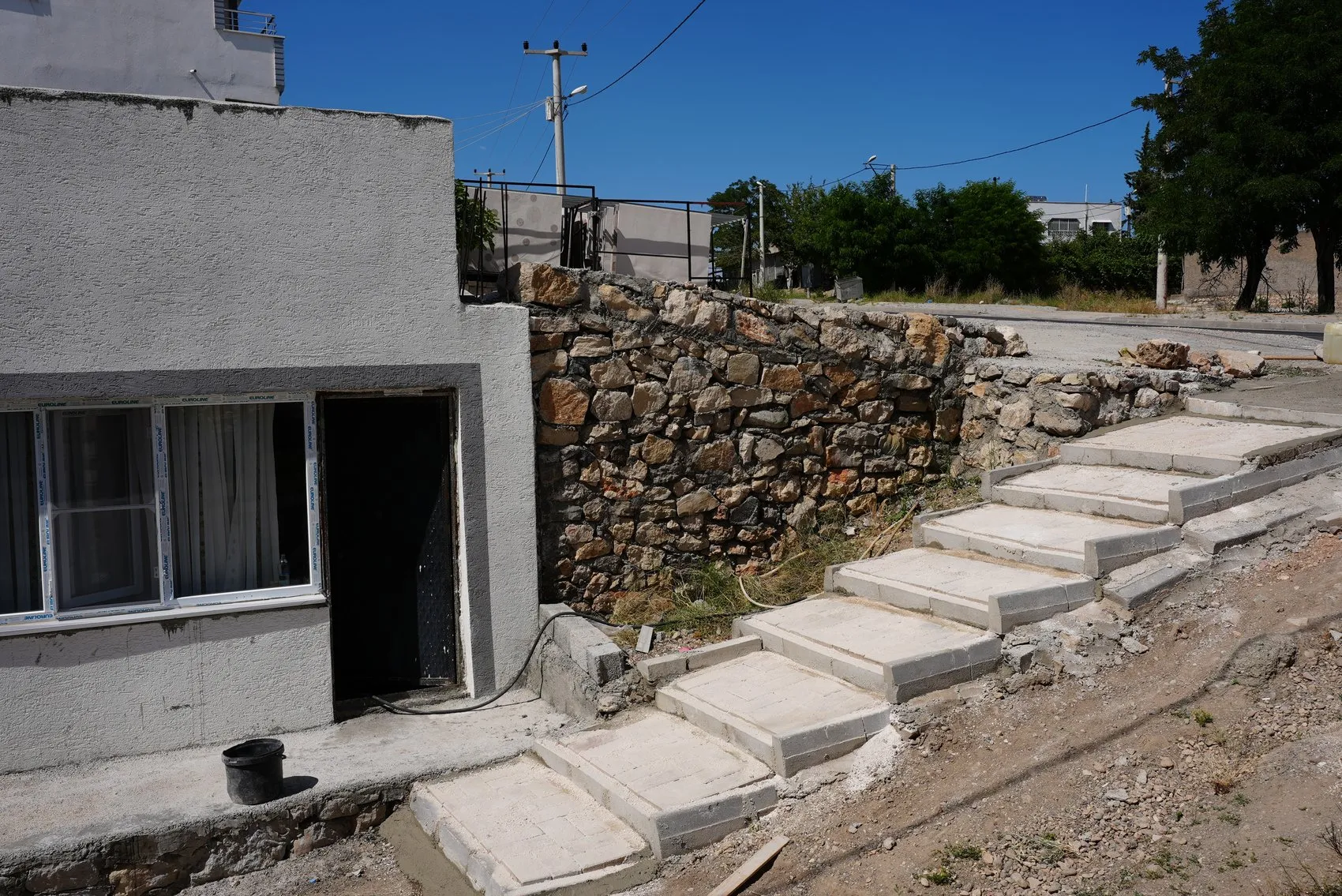 Engelli kızı için rampa isteyen anneye saldırı sonrası belediye harekete geçti