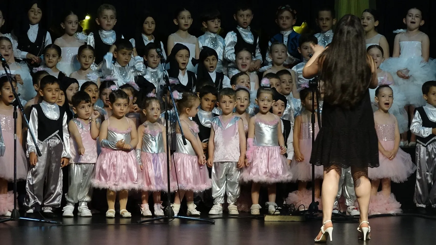 Trabzon’da minikler ve babalar aynı sahnede buluştu
