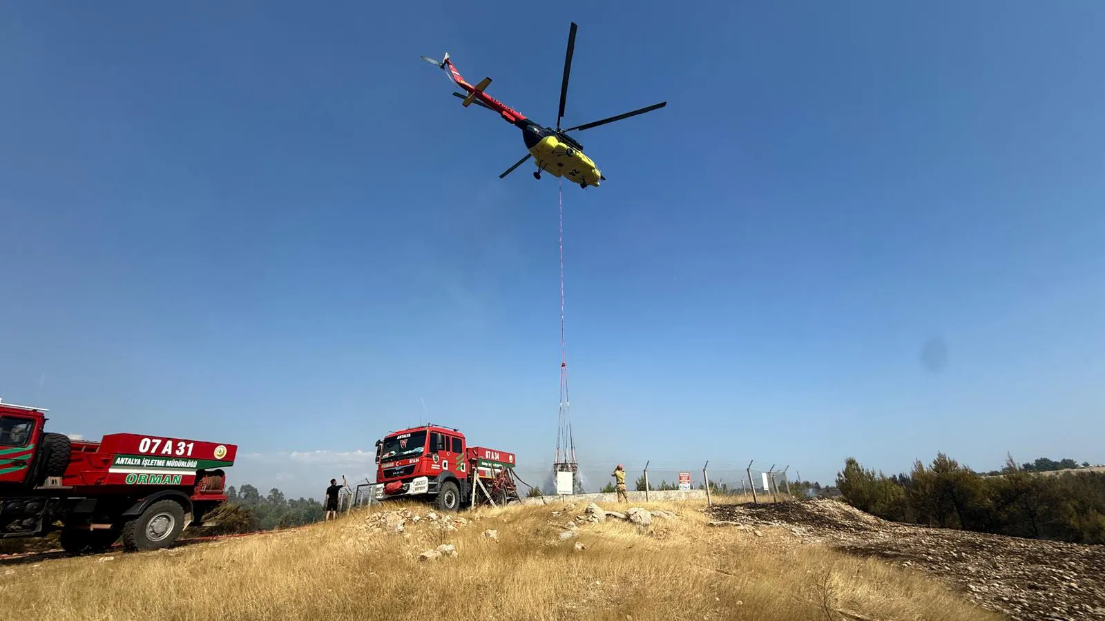 Antalya Aksu'da orman yangını korkuttu