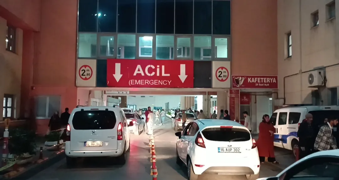 Batman'da seyir halindeki otomobilden düşen genç yaşamını yitirdi