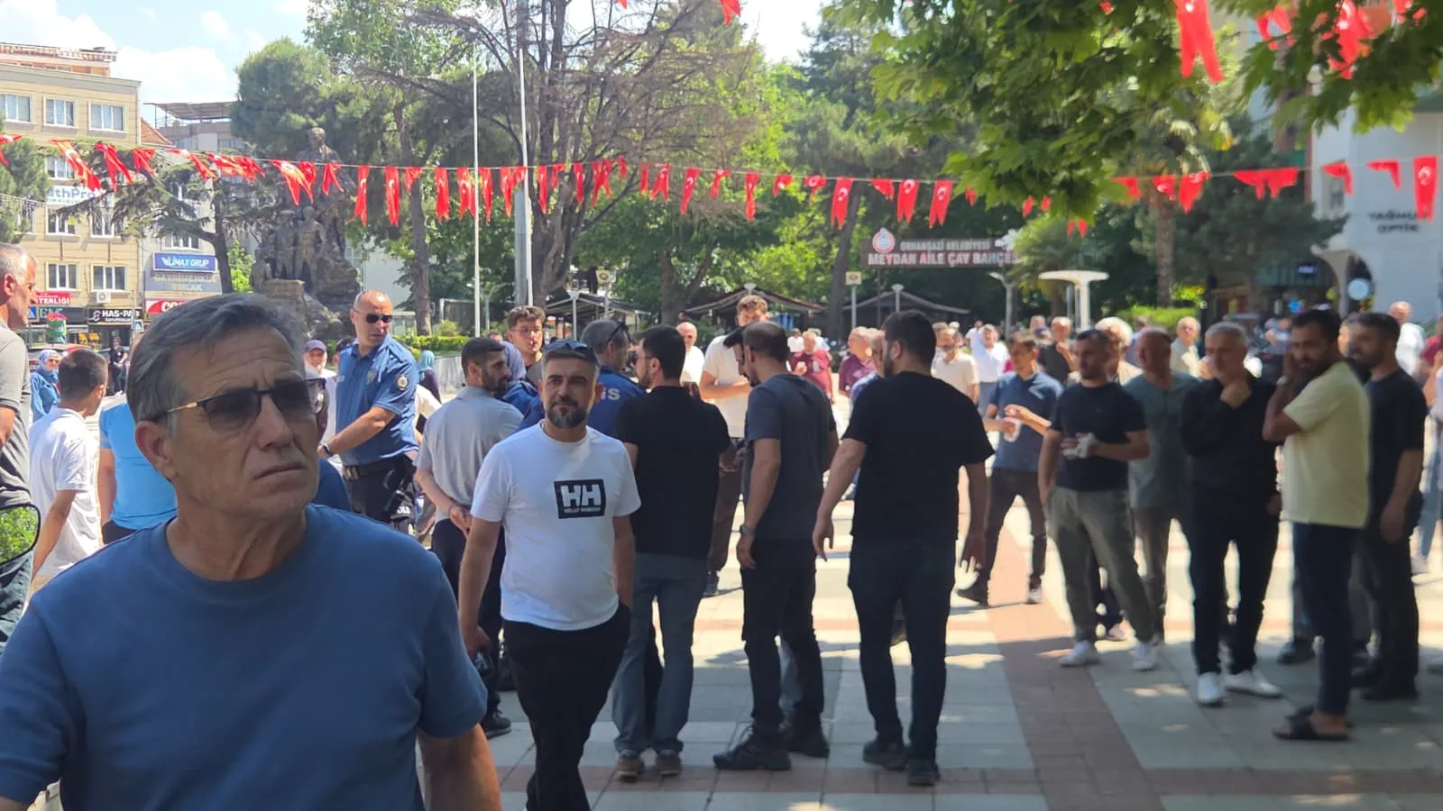 Orhangazi meydanında bıçaklı kavgaya havaya ateşli müdahale