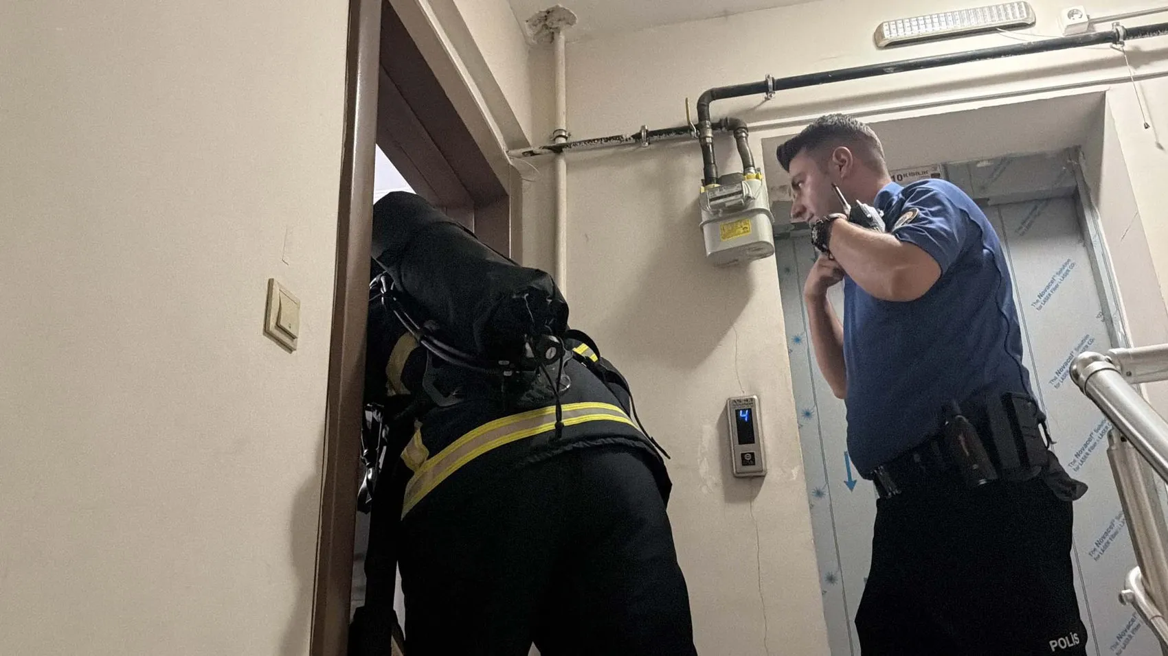 Kütahya’da gece devriyesindeki polis apartman faciasını önledi