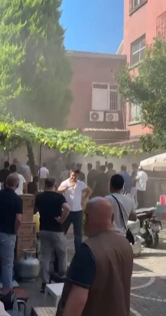 Fatih’teki tekstil deposunda korkutan yangın