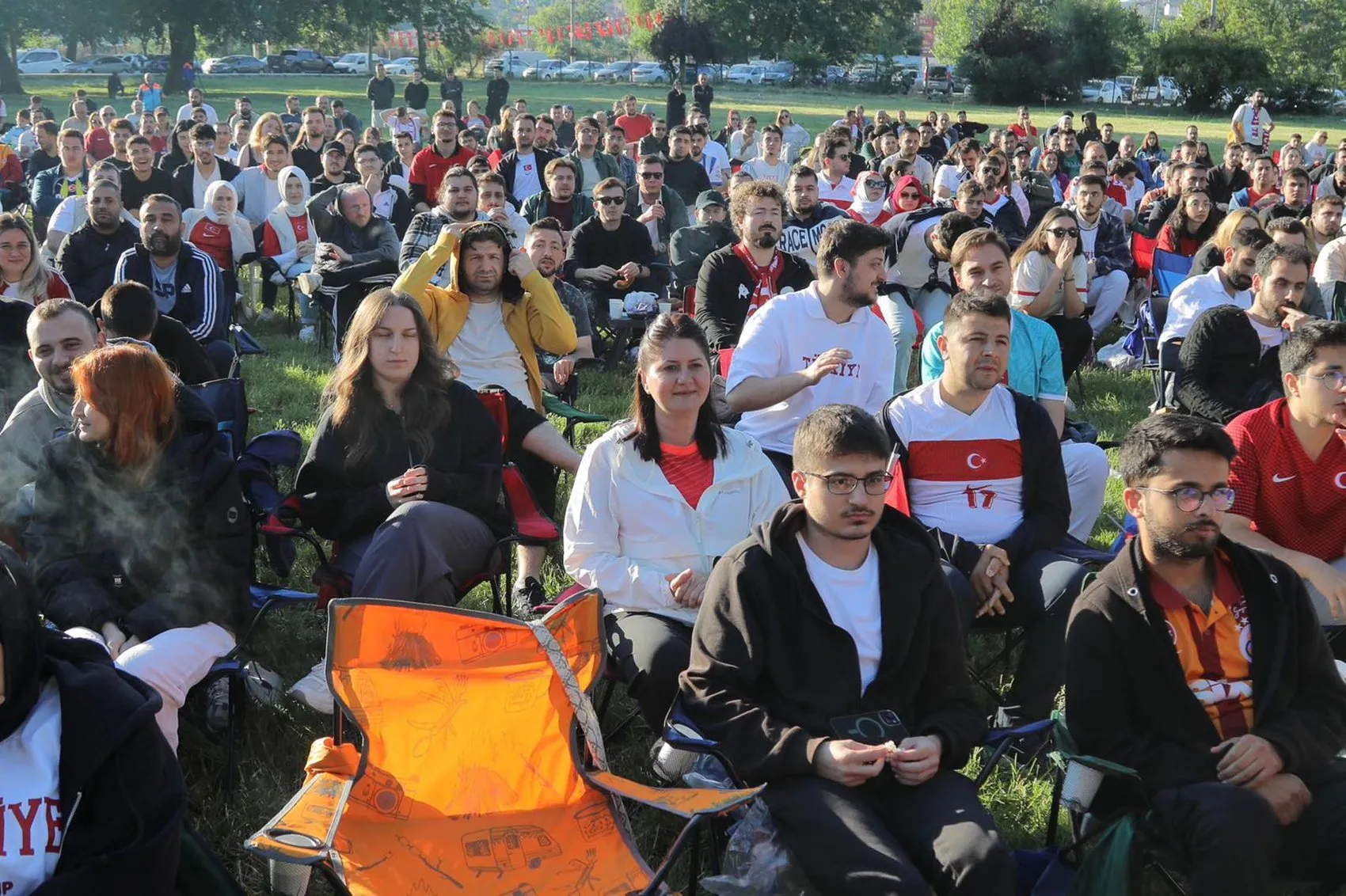 Edirne Sarayiçi'nde dev ekran milli maç buluşması