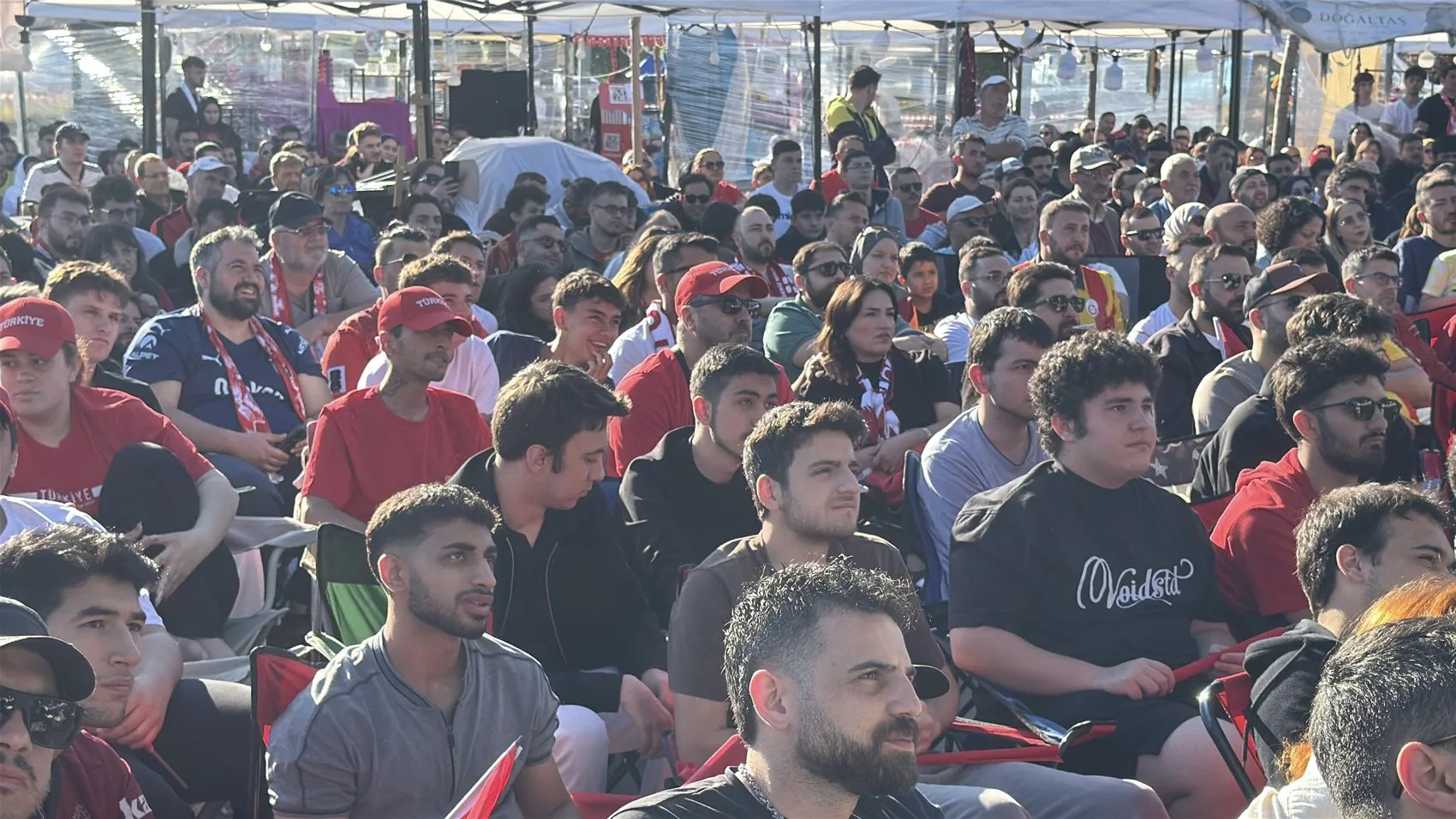Yalovalılar milli maç için meydanlara akın etti