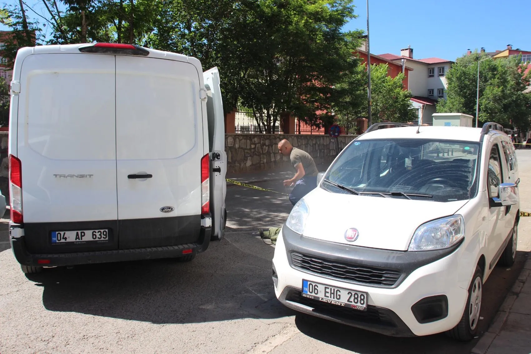 Ağrı'da şüpheli valiz alarmı sokağı trafiğe kapattı