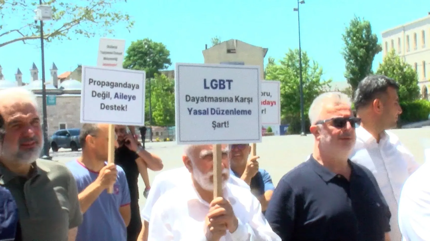 İstanbul’da LGBT temalı gemi protestosu