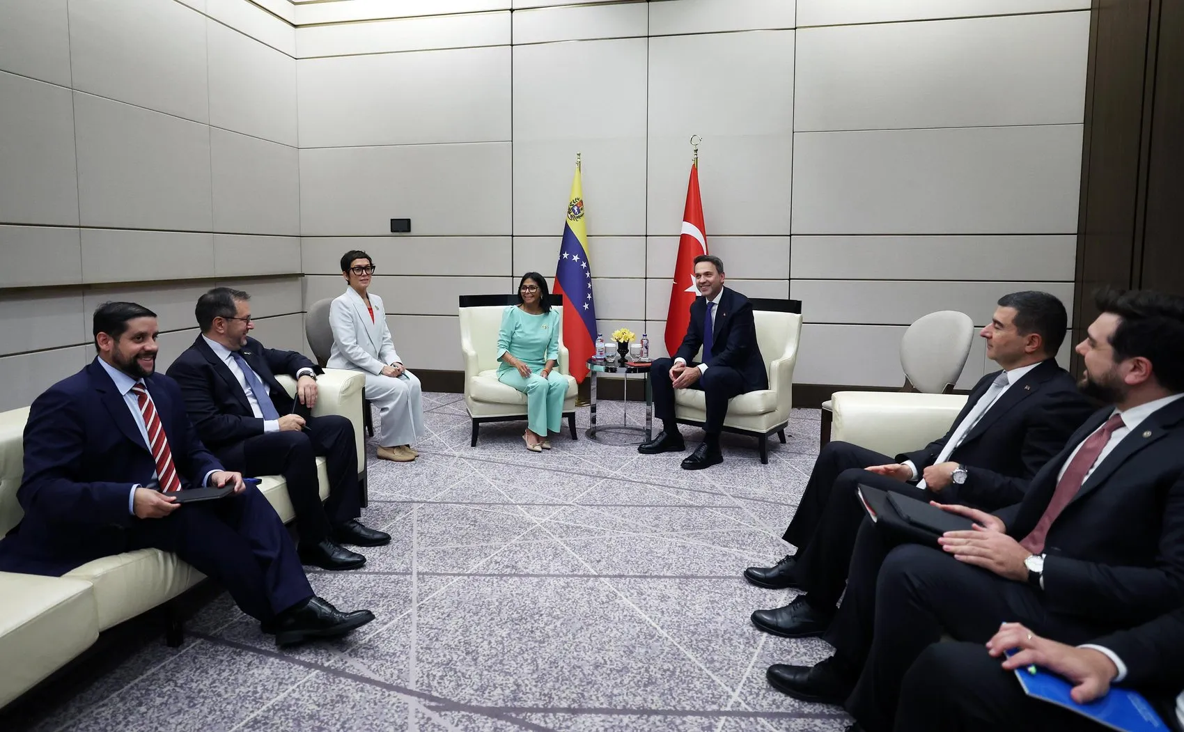 Türkiye ve Venezuela enerji masasına oturdu