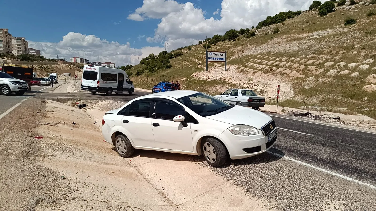 Besni yolunda kaza Üç kişi hastaneye kaldırıldı