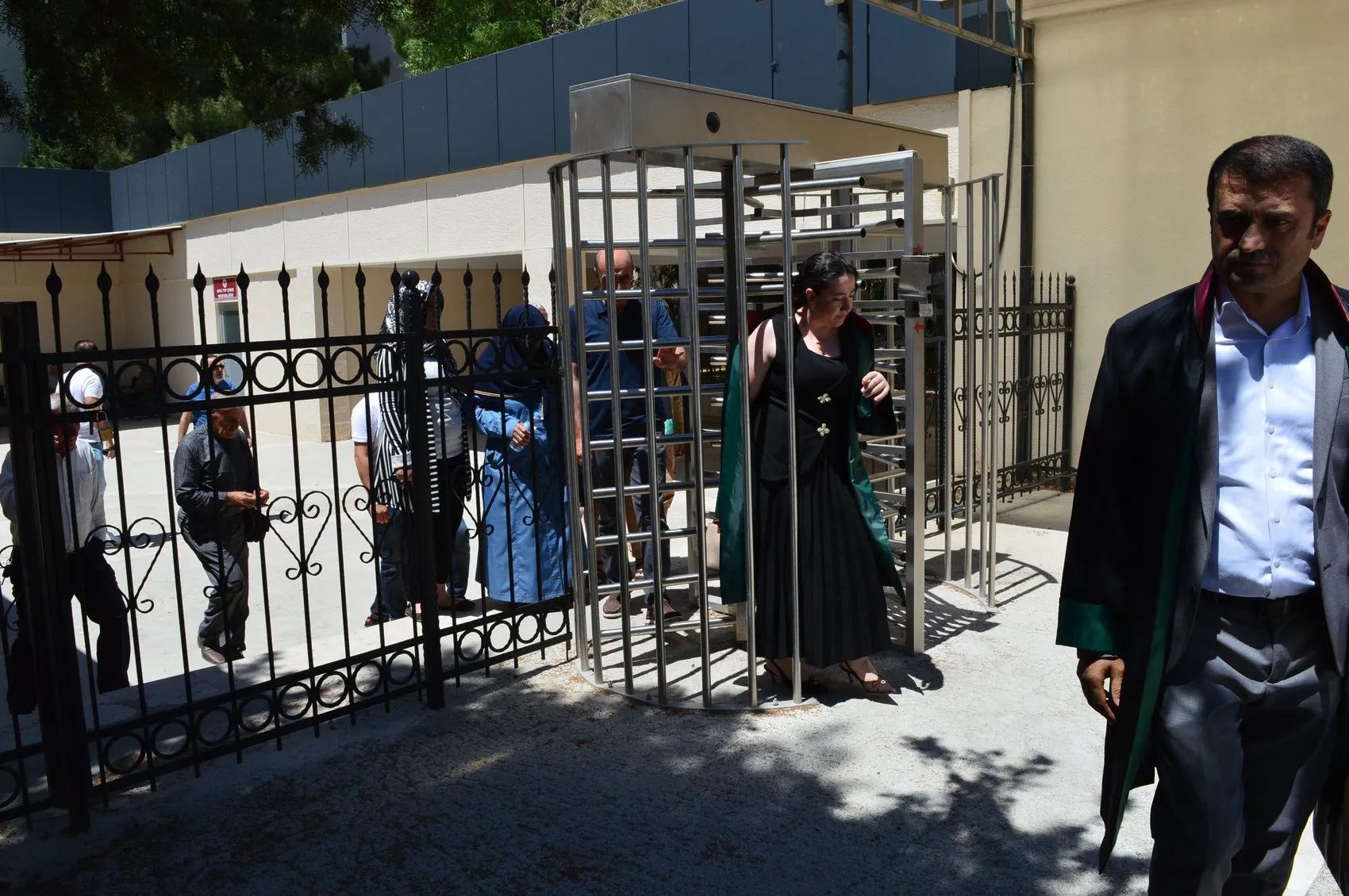 Mardin'deki üçlü cinayet davasında sanıklara şaşırtan tahliye kararı