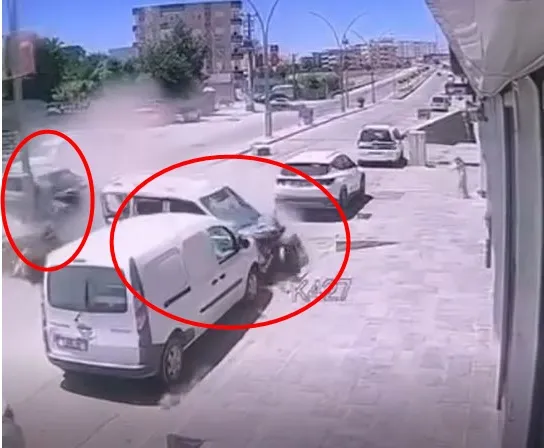 Cizre'deki trafik kazası güvenlik kamerasına yansıdı