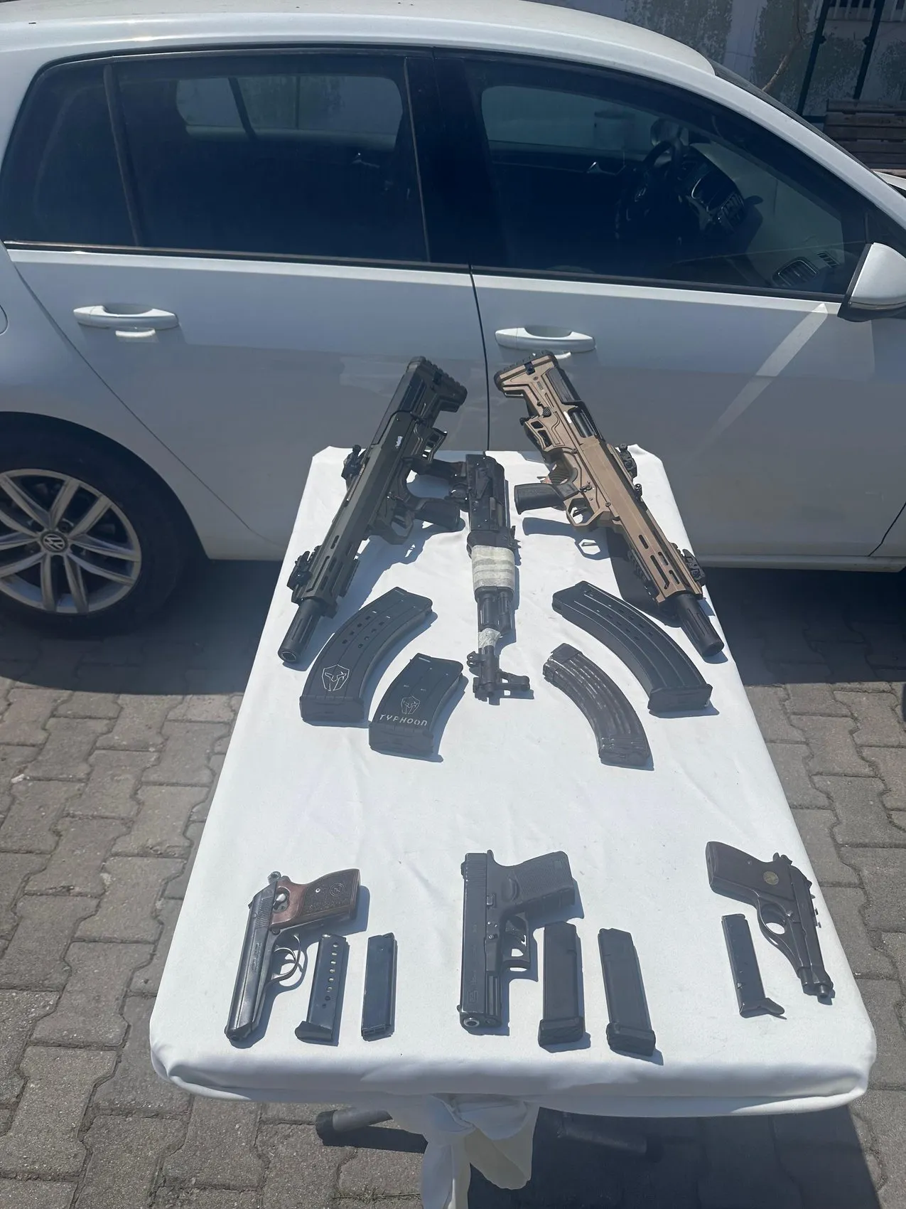 Osmaniye'de cezaevi önünde silahlı saldırı ve araç gaspı kamerada
