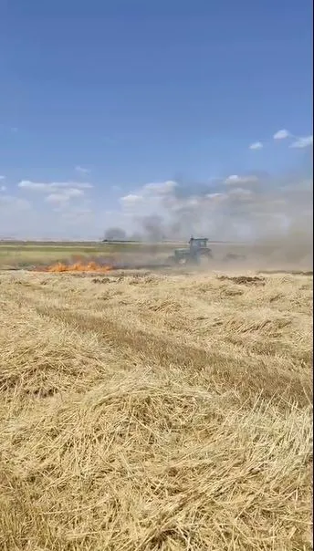 Mardin’de hasat sonrası anız yangını TIR’ı yuttu