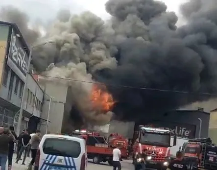 Konya’da yatak fabrikası alevlere teslim oldu