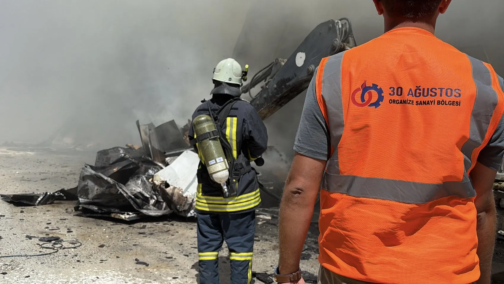 Kütahya sanayisinde çömlek fabrikasını alevler sardı
