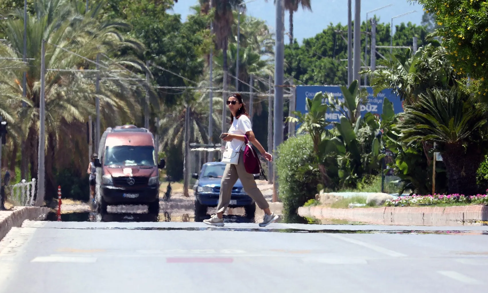 Antalya kavurucu sıcaklarla uyandı sahiller dolup taştı