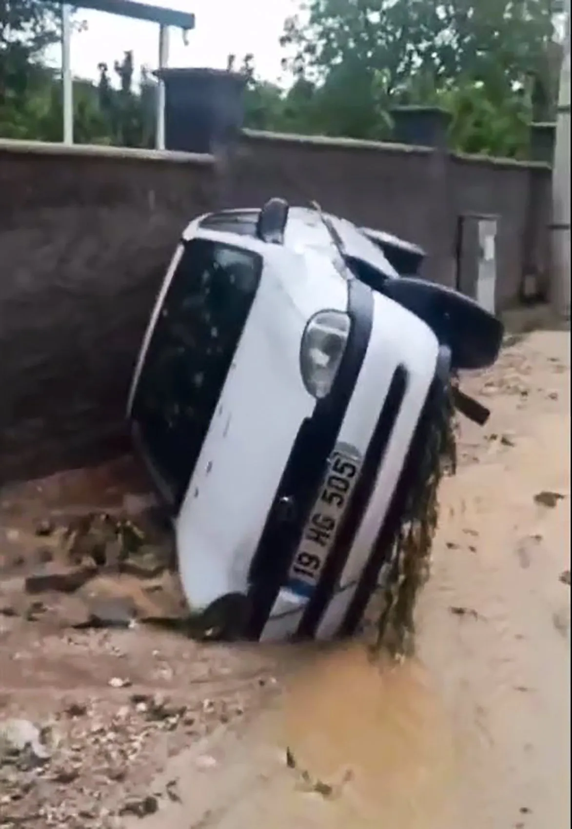 Niğde sel felaketinde hayatını kaybeden Sabiha Dinçer defnedildi