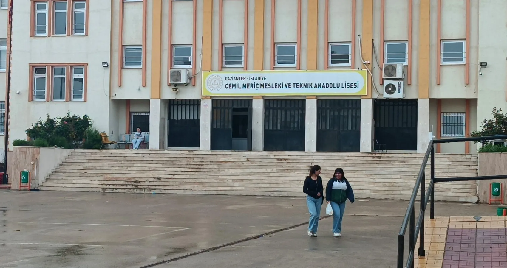 İslahiye’deki meslek lisesi kendi elektriğini güneşten üretiyor
