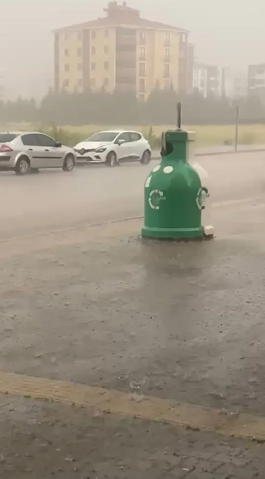 Bursa Yenişehir'de ani fırtına ve dolu hayatı durdurdu