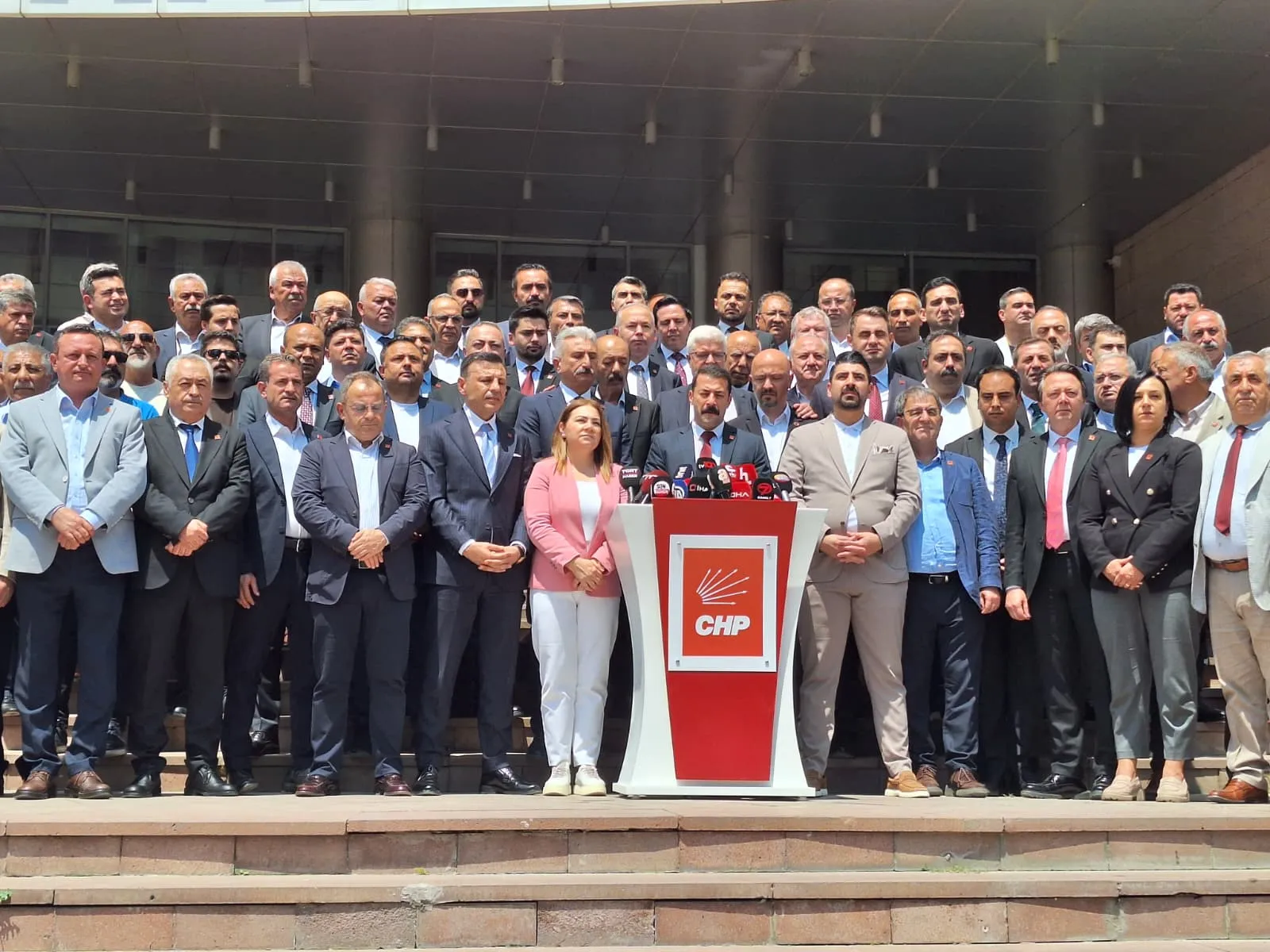 CHP’de kurultay mesaisi Bin imzalı dosya genel merkeze teslim edildi