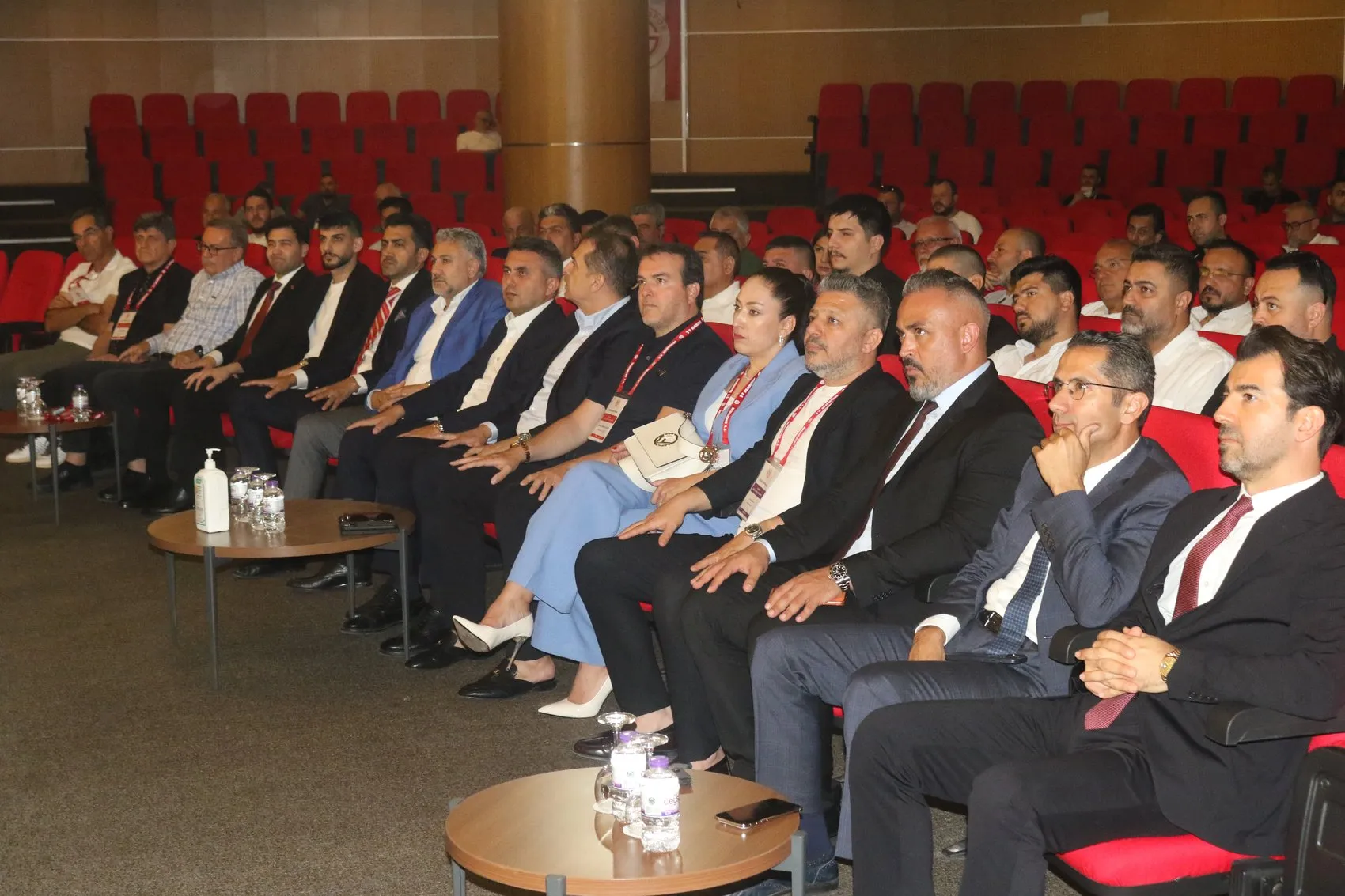 Antalyaspor'da yeni dönem Mustafa Ergün başkanlık koltuğuna oturdu