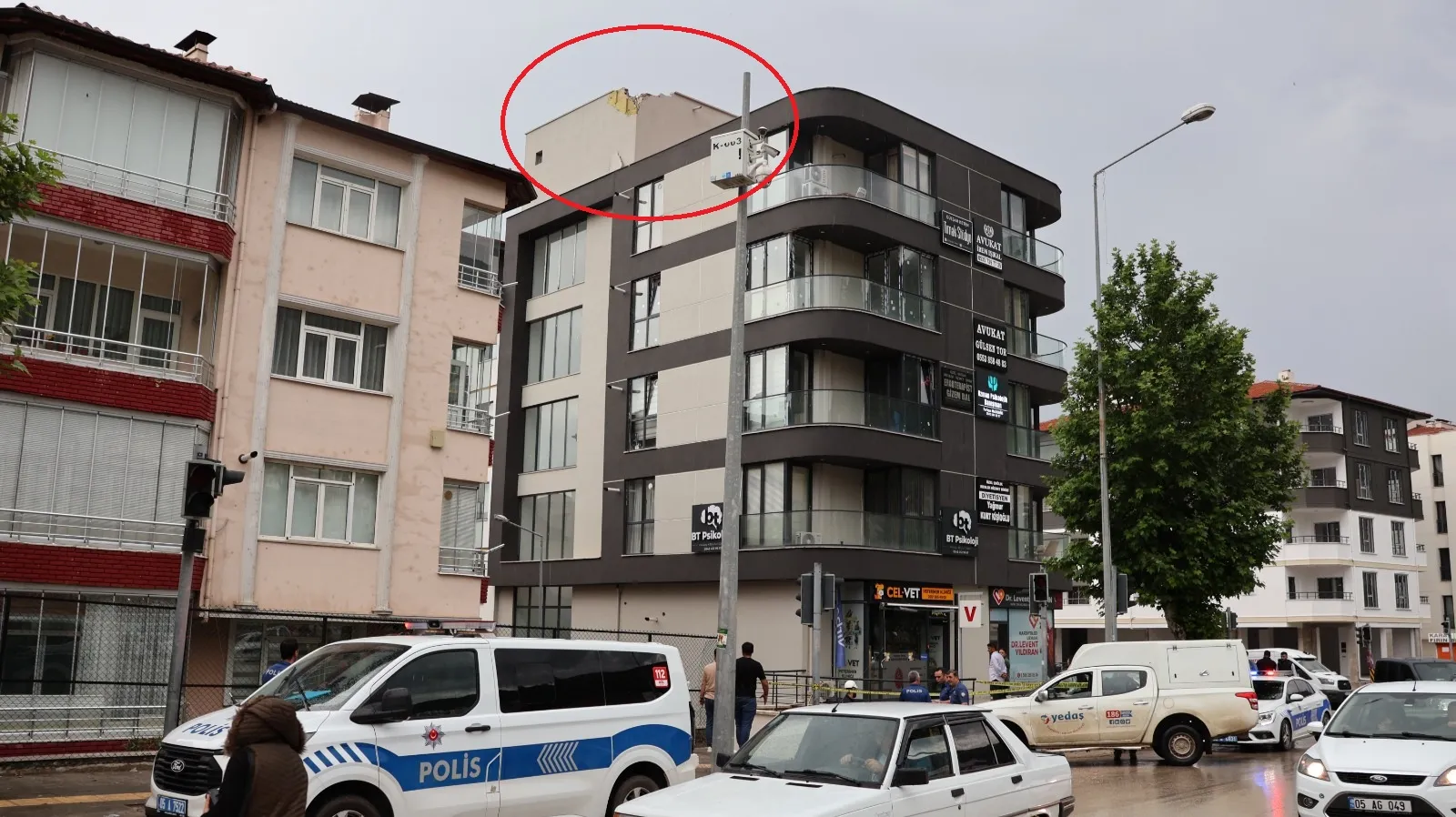 Amasya'da apartmana yıldırım isabet etti