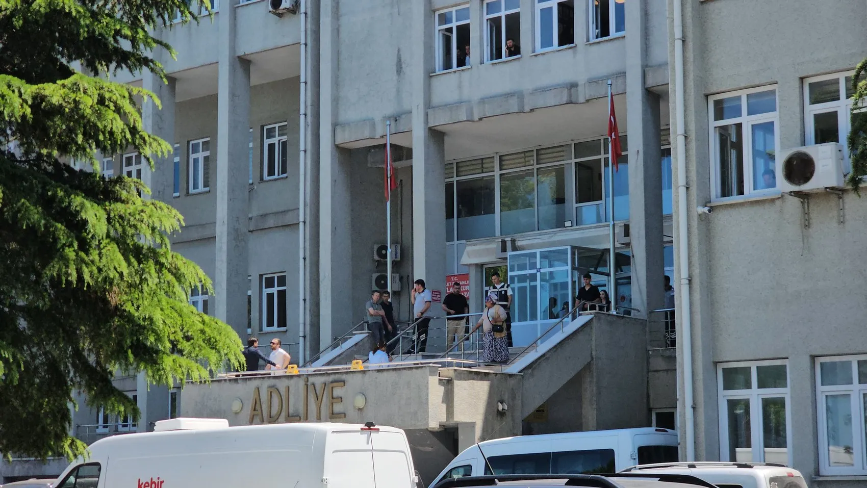 Zonguldak’ta 4 yaşındaki Sarp Eymen’in ölümüyle sonuçlanan davanın duruşmasında arbede