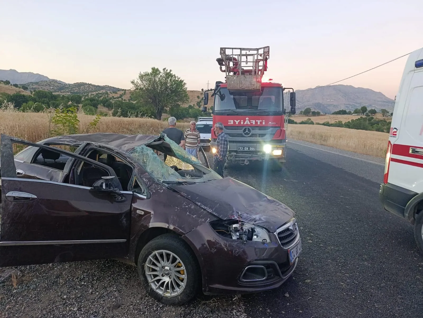 Kulp yolunda otomobil takla attı Anne ve oğlu hayatını kaybetti