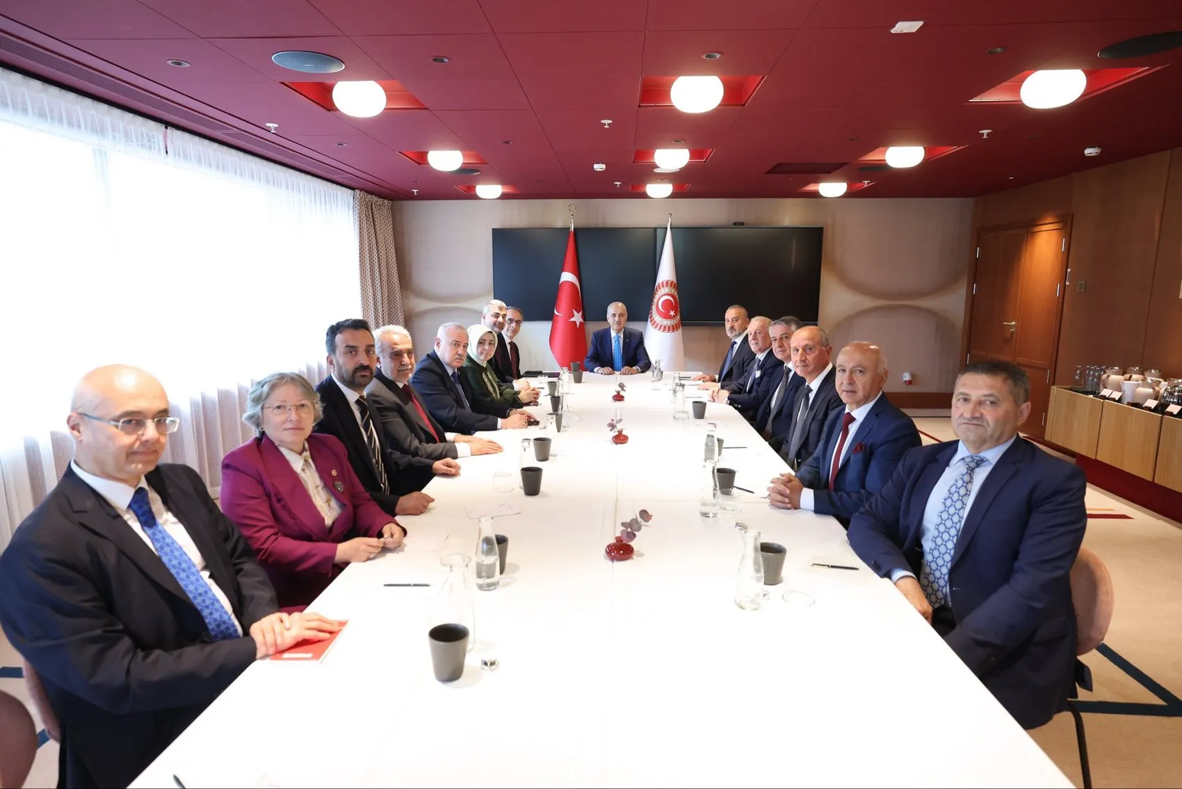 Kurtulmuş İsveç'teki Süryani toplumuyla bir araya geldi