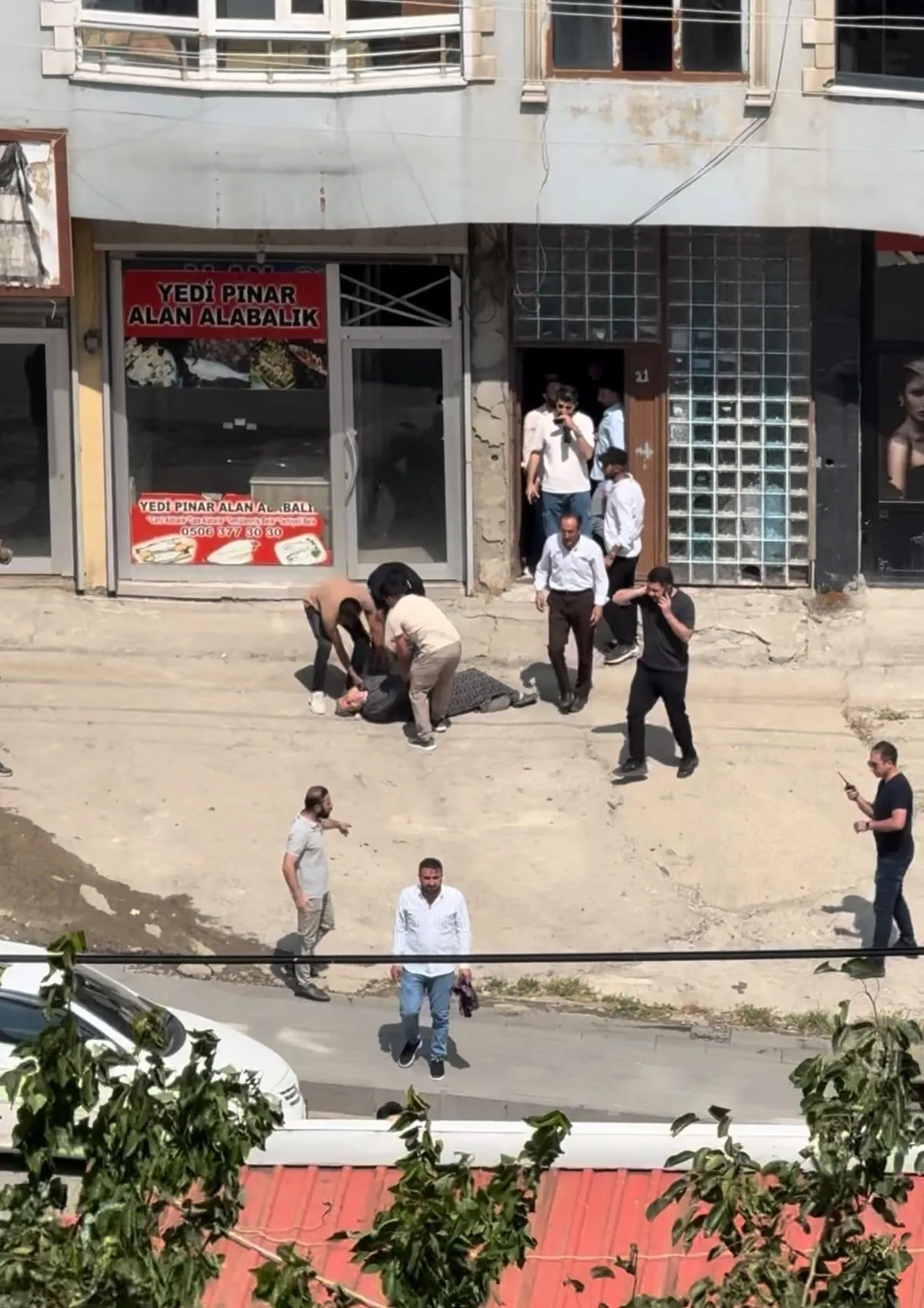 Şemdinli sokaklarında silahlar konuştu