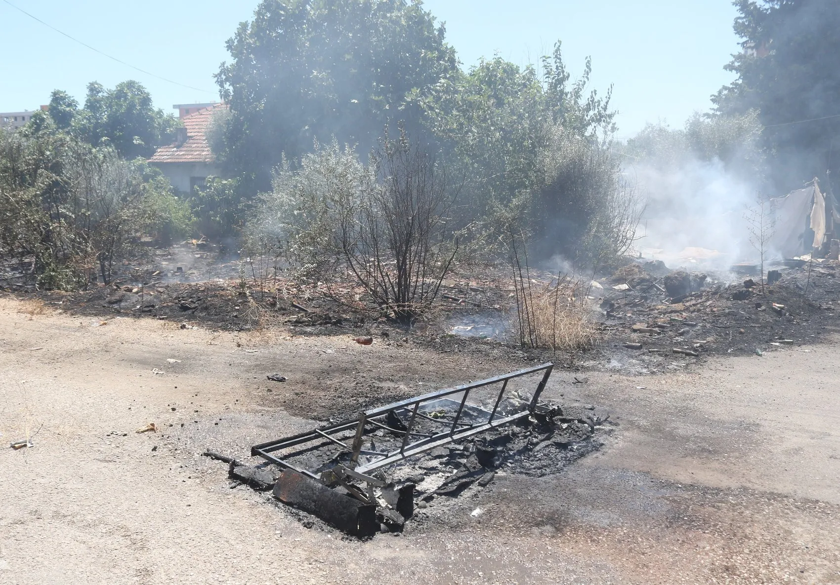 Antalya'da iki kilo demir uğruna mahalle yanıyordu