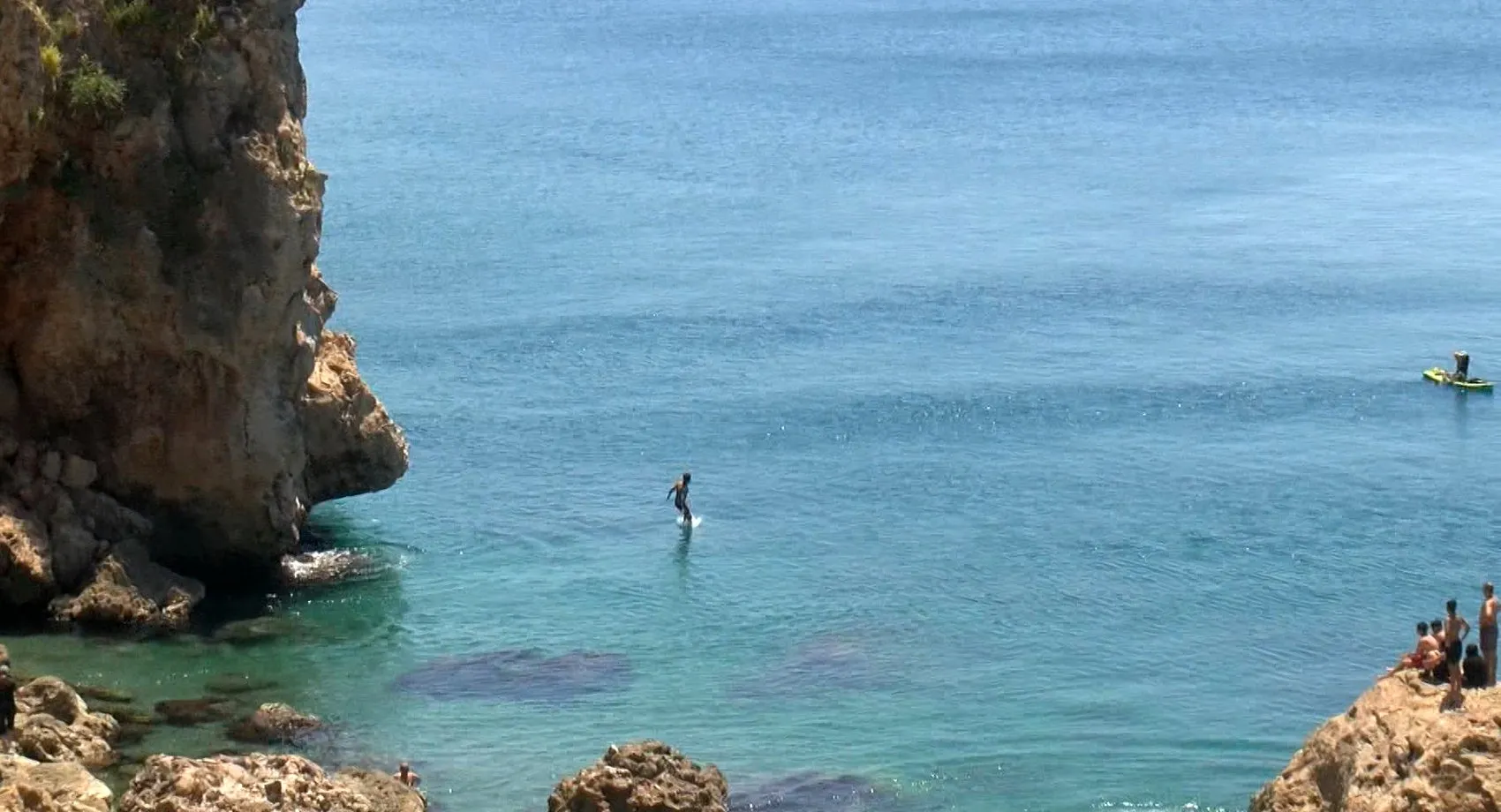 Antalya’da 40 metrelik falezlerden tehlikeli atlayış