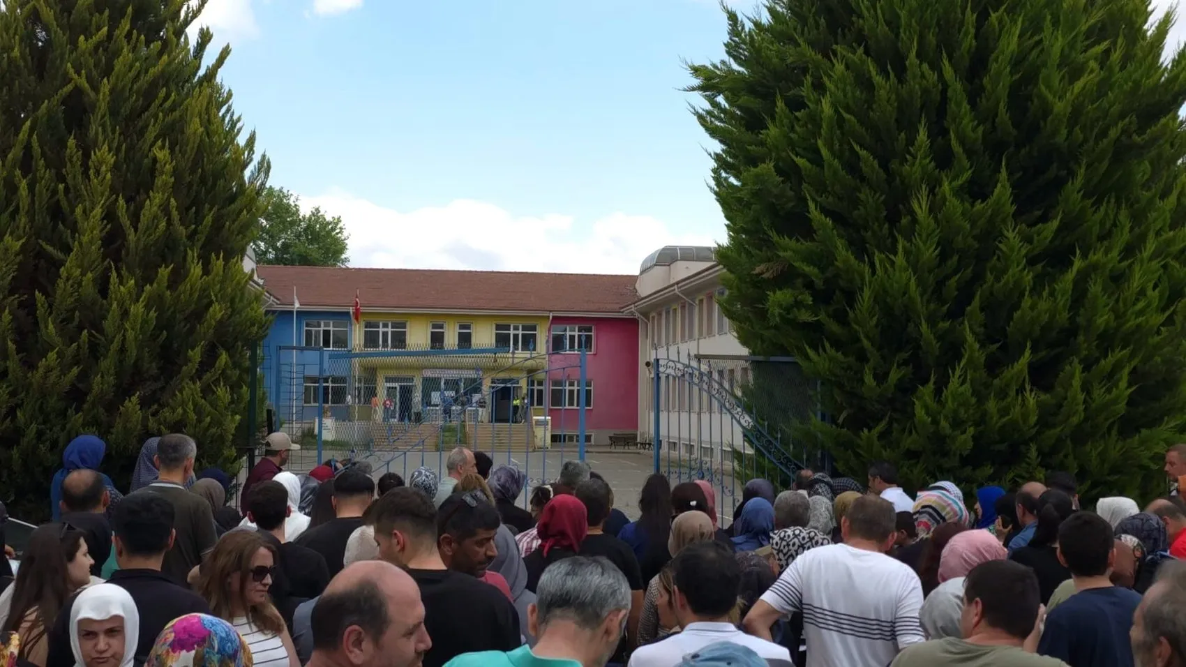 TYT sırasında fenalaşan öğrenci hastaneye kaldırıldı