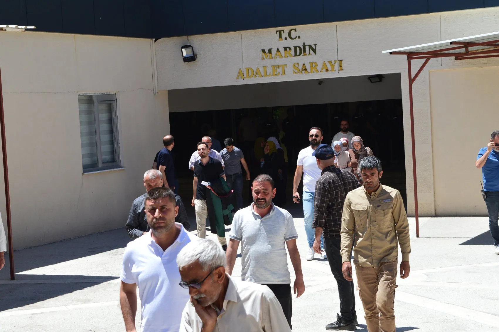 Mardin'deki üçlü cinayet davasında sanıklara şaşırtan tahliye kararı