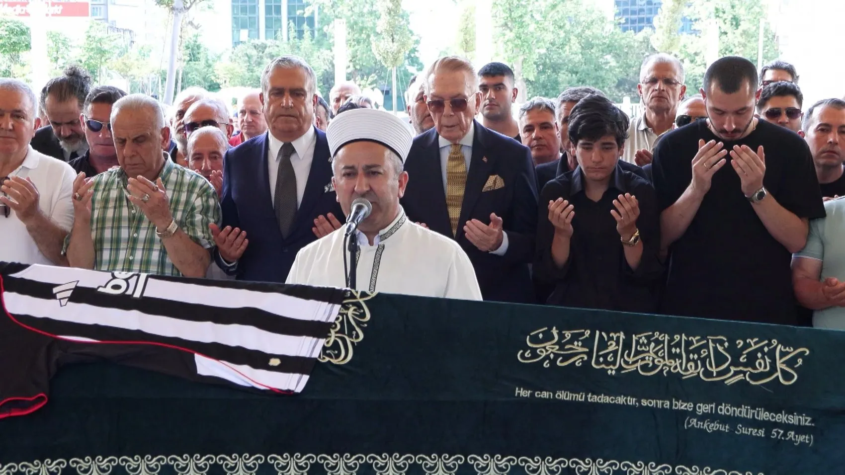 Televizyon dünyasının unutulmaz ismi Reha Muhtar son yolculuğuna uğurlandı