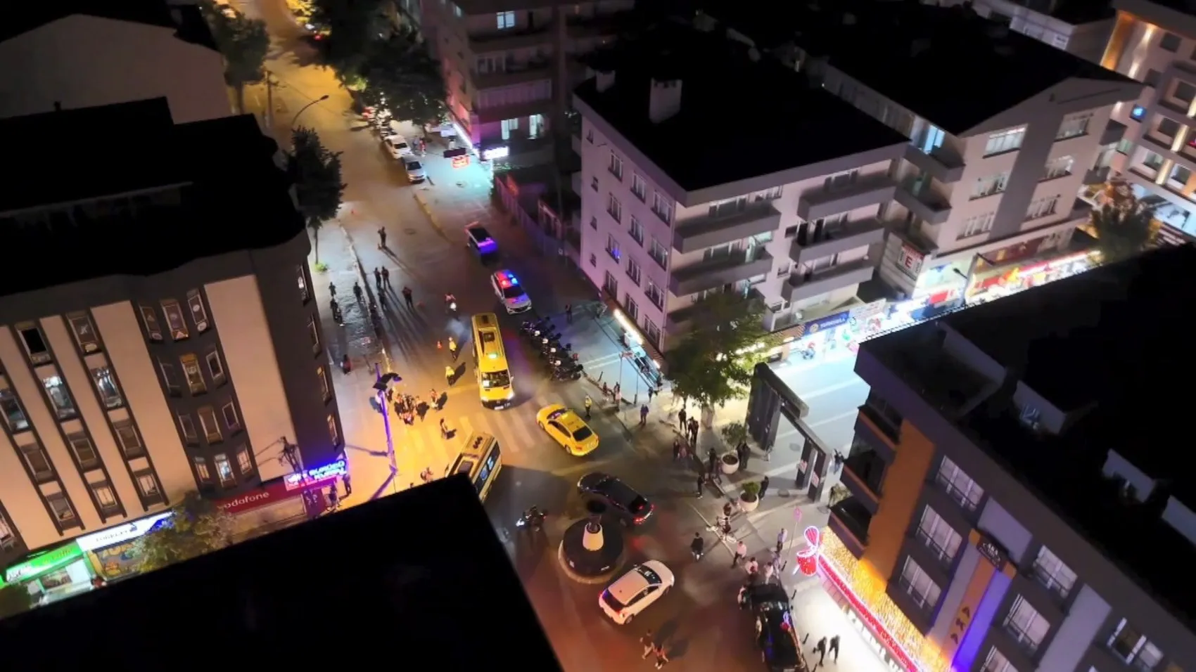 Avcılar sokaklarında gece yarısı yoğun polis denetimi