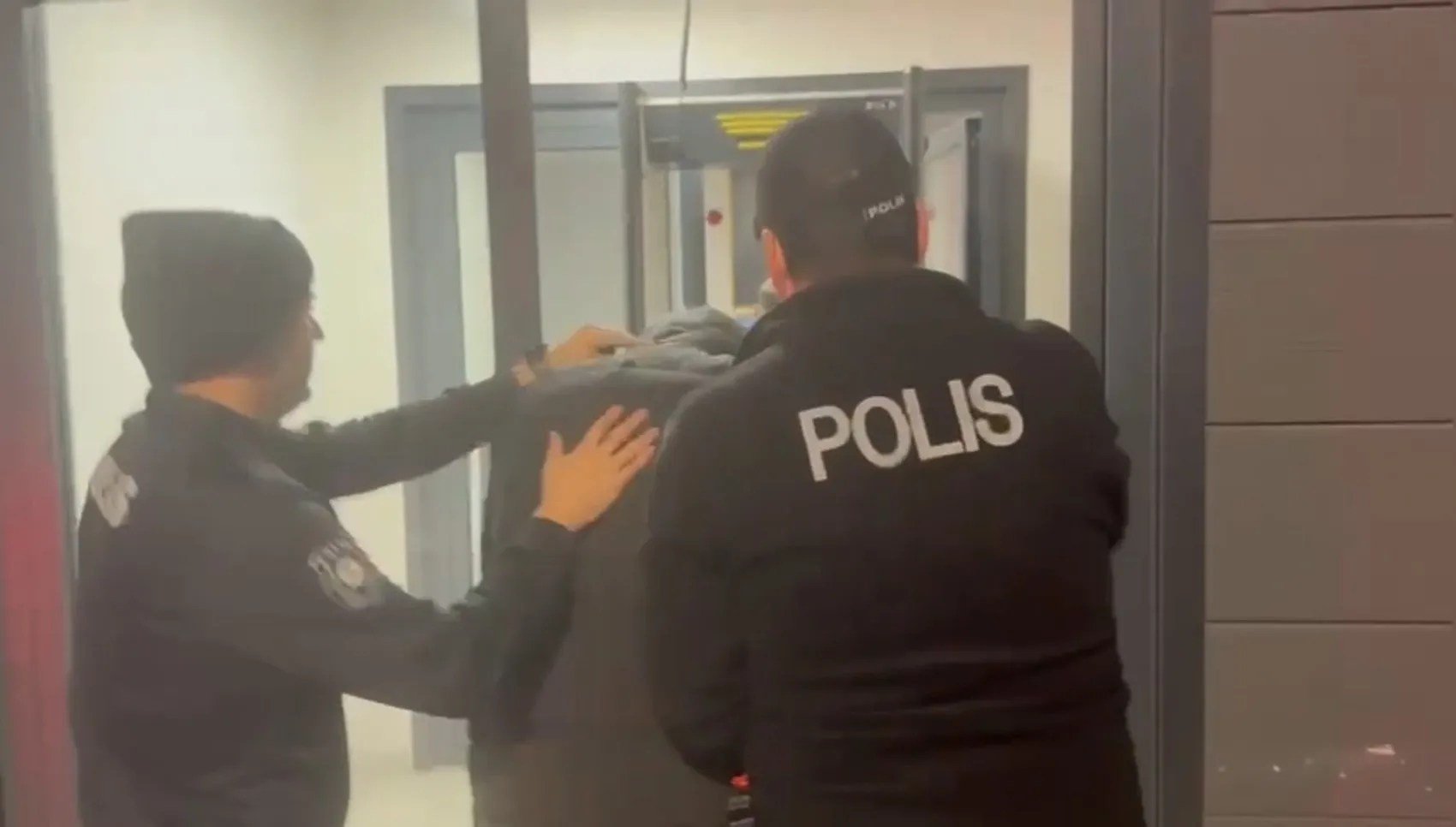Belgrad Ormanı'nda spor maskeli uyuşturucu ticareti yapanlar yakalandı