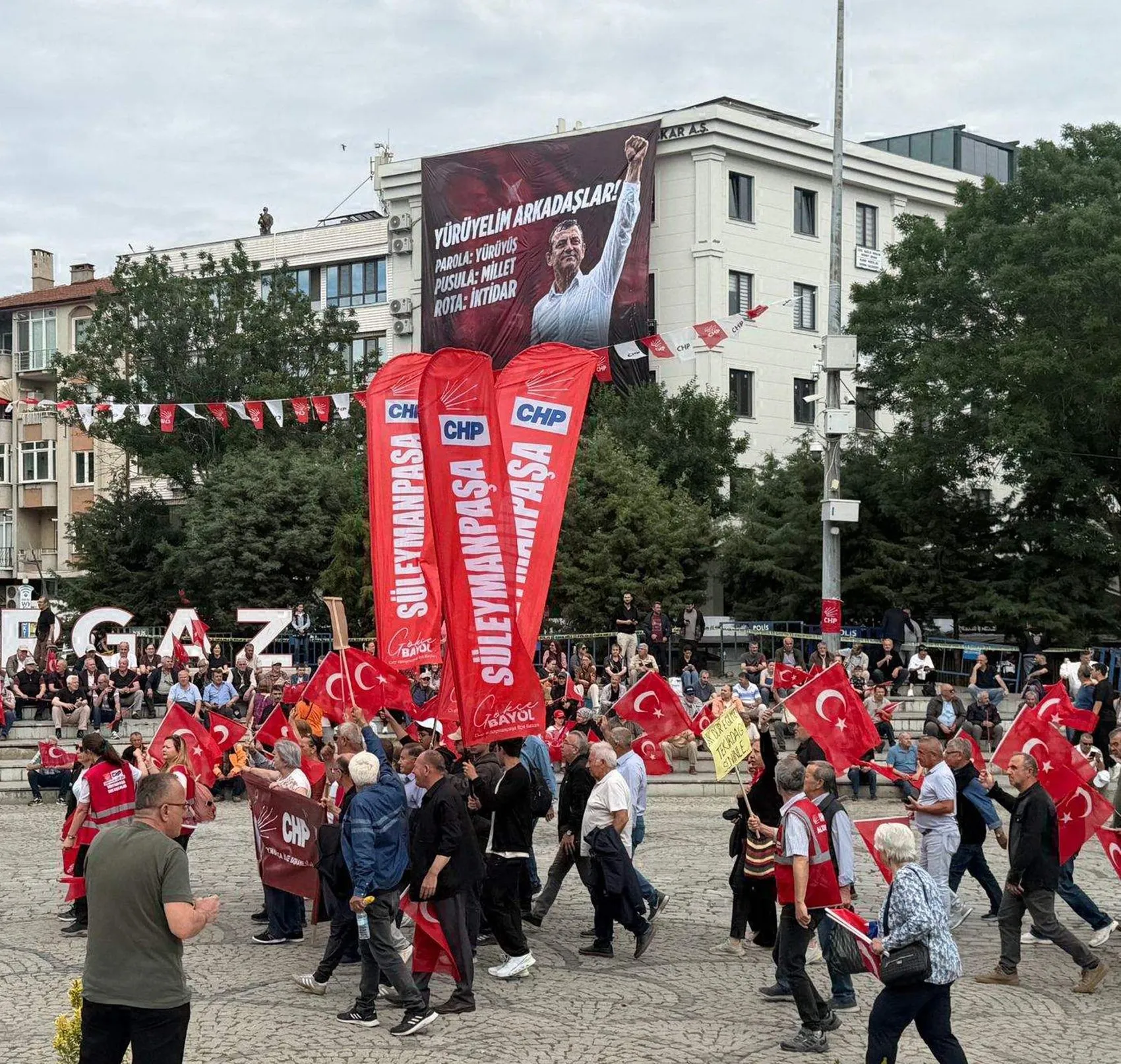 Özgür Özel Lüleburgaz meydanından iktidara yürüme sözü verdi