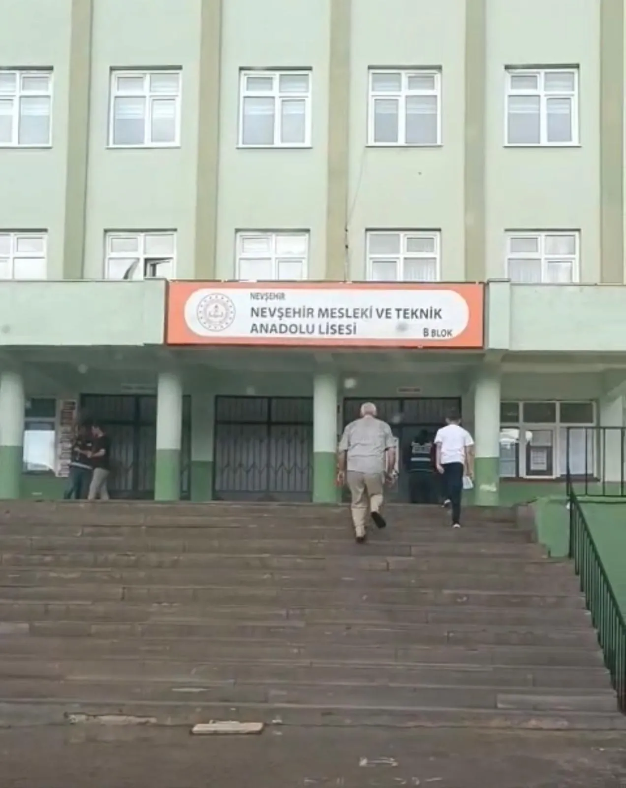 Nevşehir'de LGS telaşı yaşayan öğrenciye polis yetişti