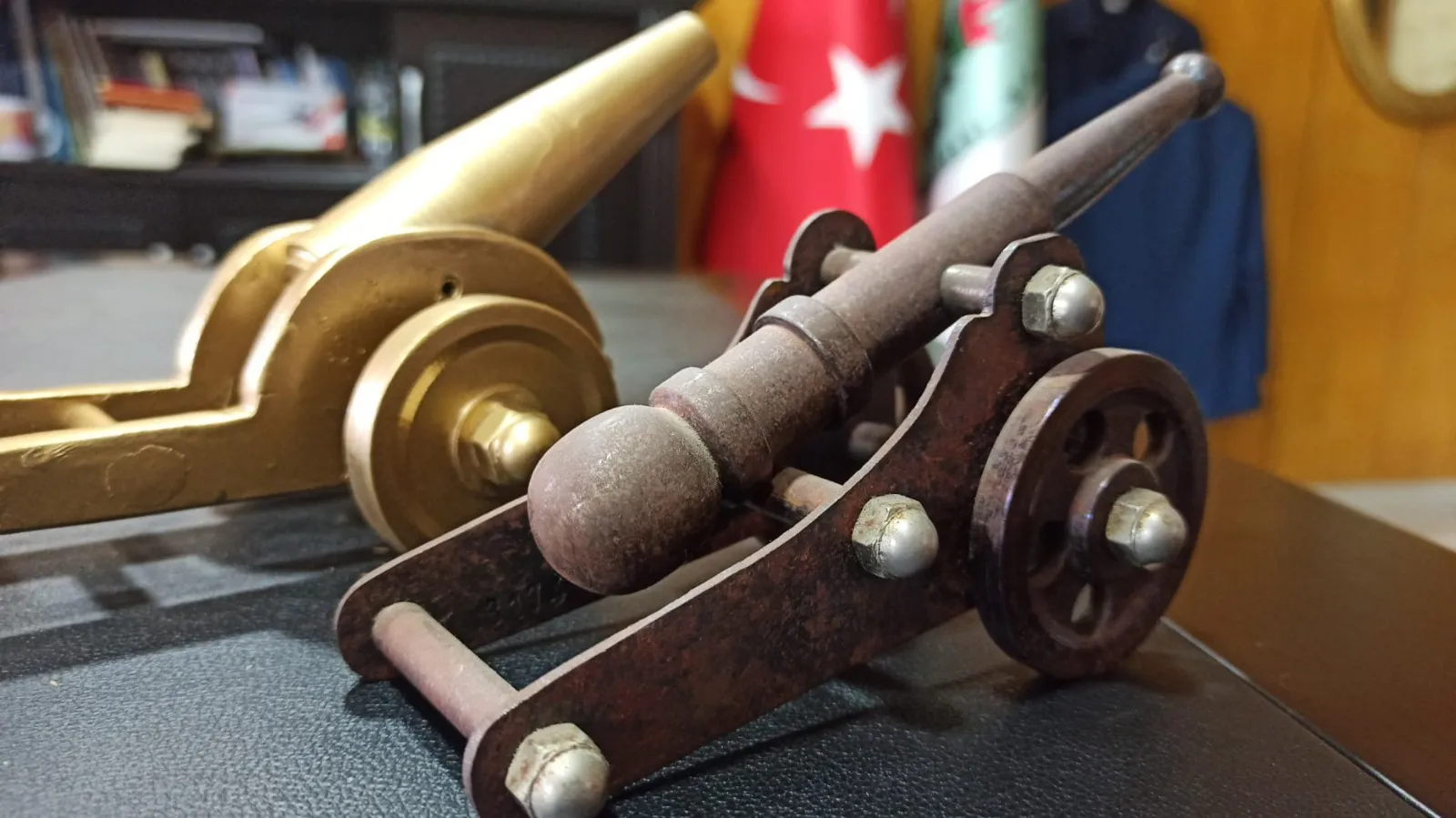 İskenderunlu öğrenciler okulda hem üretiyor hem para kazanıyor