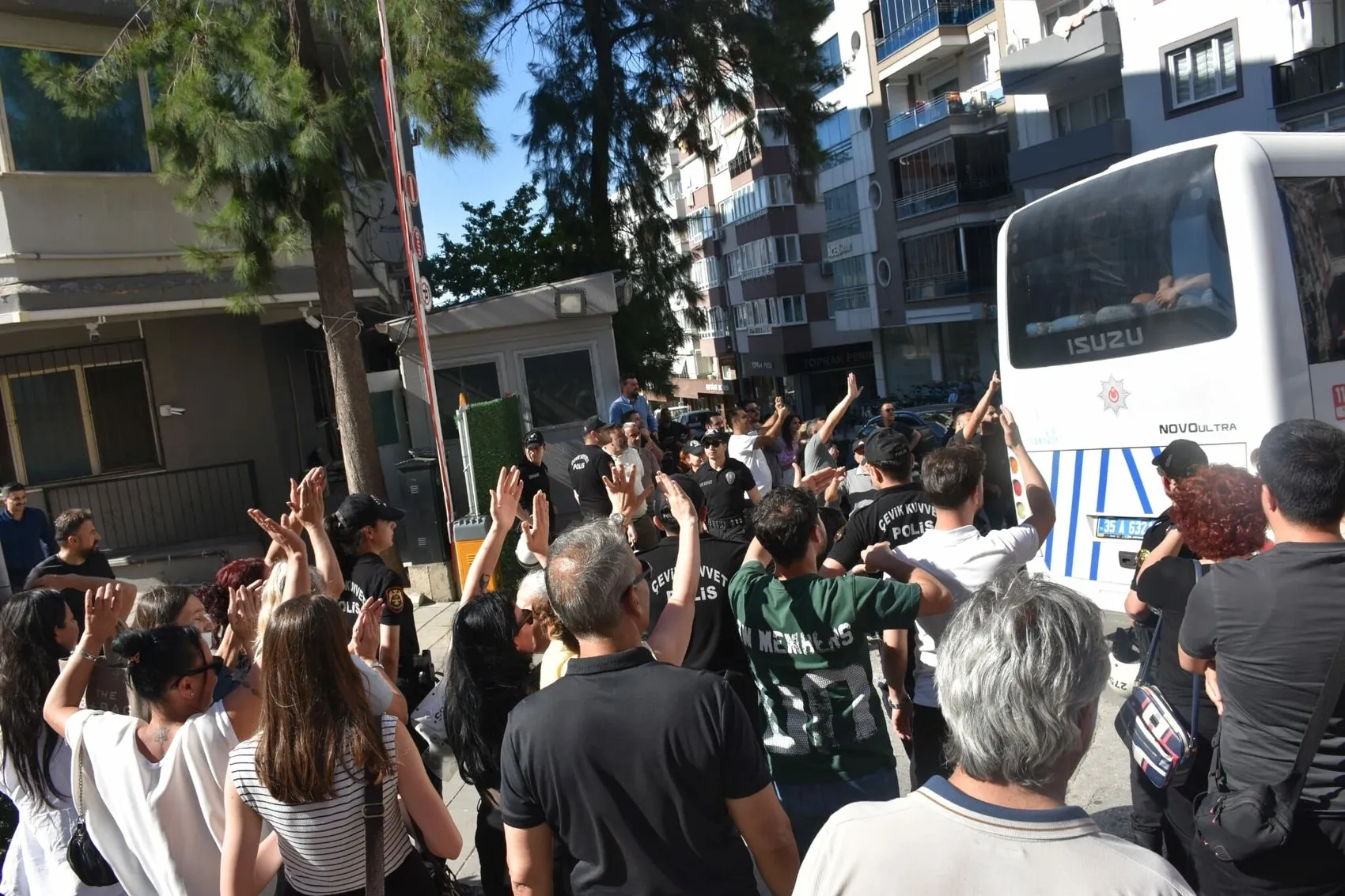 Buca Belediyesi’ne yolsuzluk operasyonu Başkan gözaltında