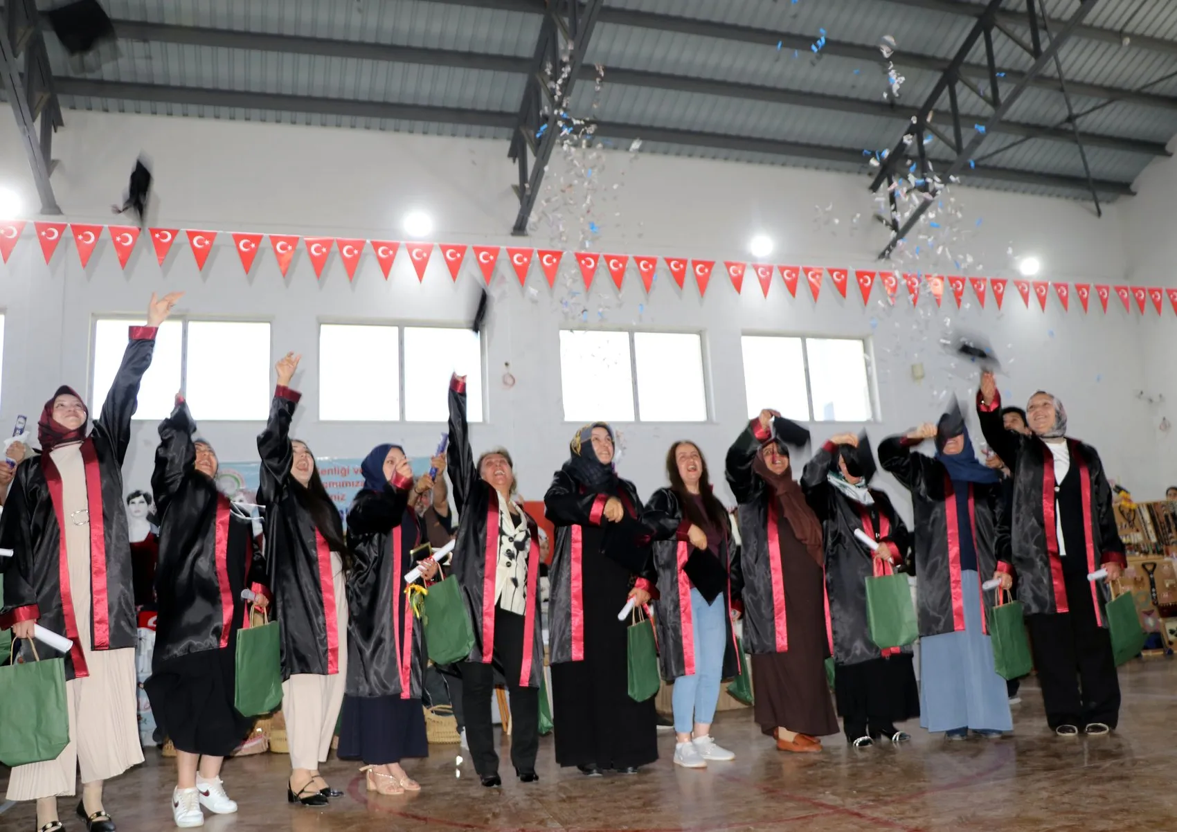 Van'da 56 yaşındaki Aysel Özbek'in büyük başarısı